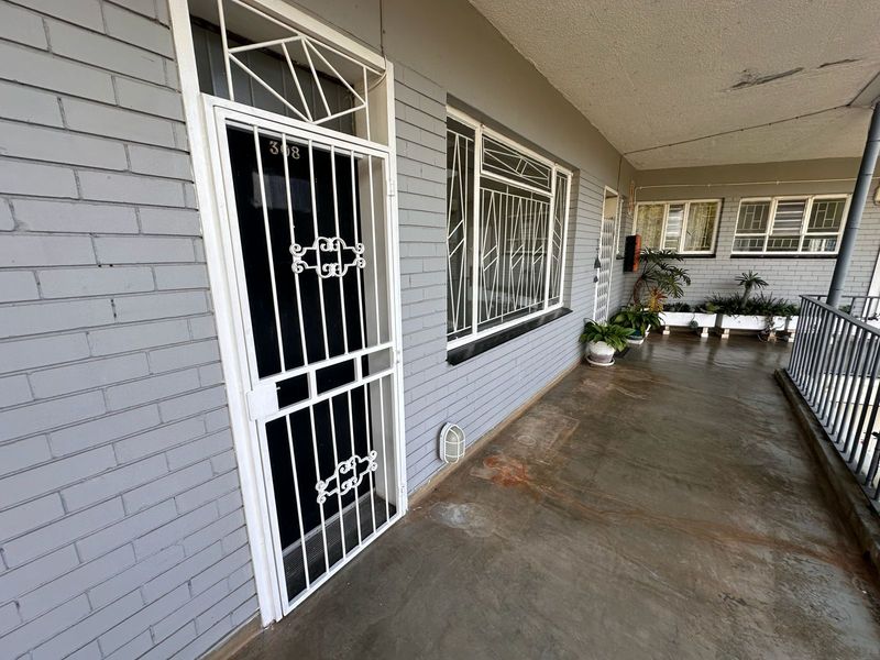 Spacious 2 Bedroom Apartment with Stunning Views in a Sought-After Location - Photo 5