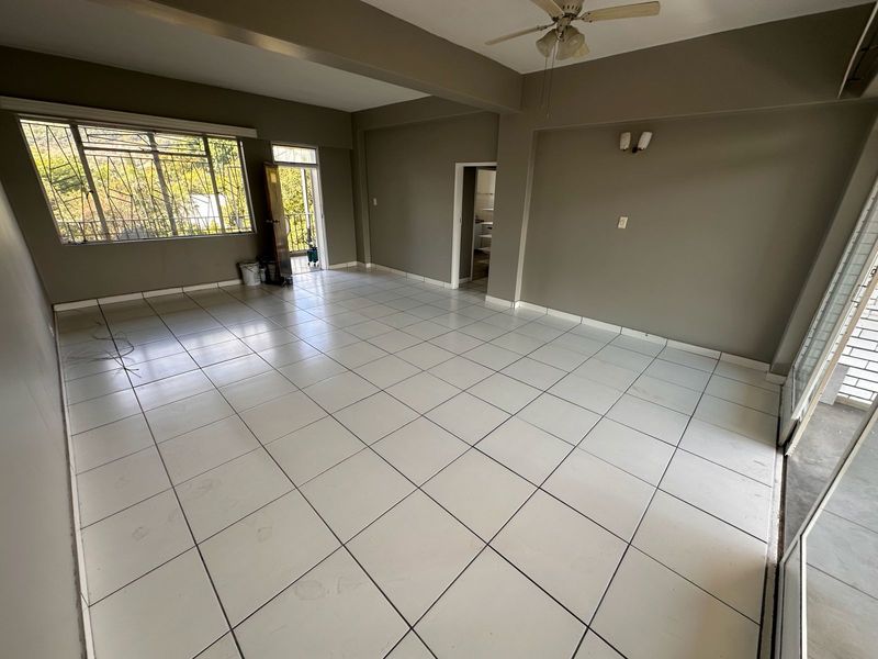 Spacious 2 Bedroom Apartment with Stunning Views in a Sought-After Location - Photo 7