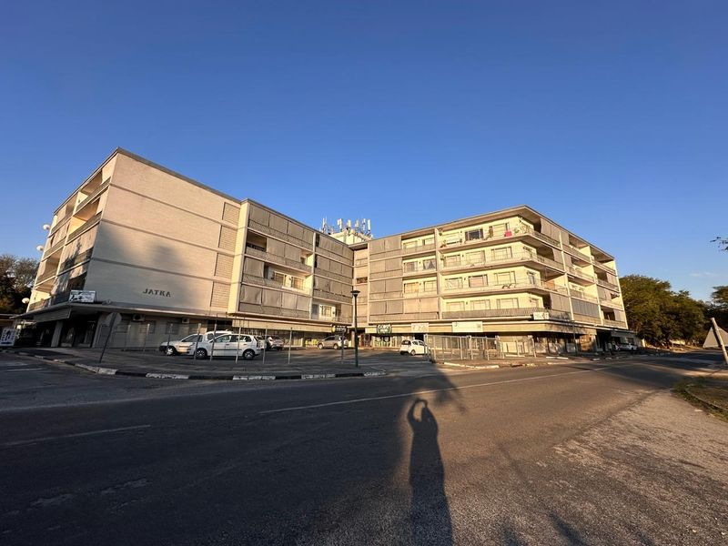 Spacious 2 Bedroom Apartment with Stunning Views in a Sought-After Location - Photo 6