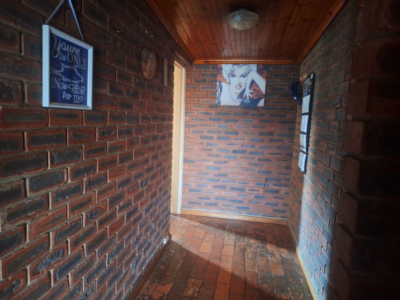 Comfortable Family Living in a Low-Maintenance Face Brick Home - Photo 7