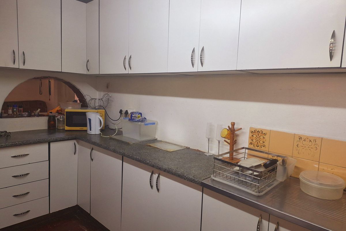 Comfortable Family Living in a Low-Maintenance Face Brick Home - Photo 2
