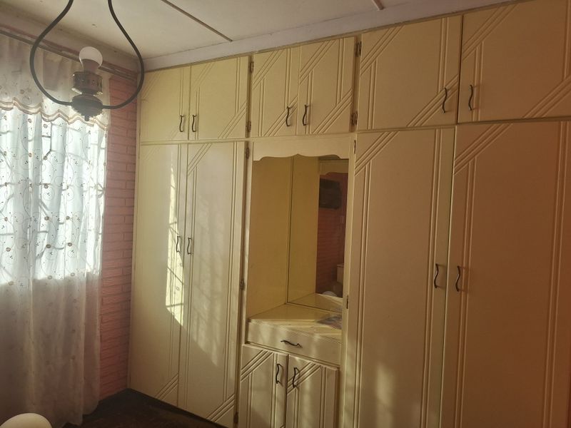 Comfortable Family Living in a Low-Maintenance Face Brick Home - Photo 5
