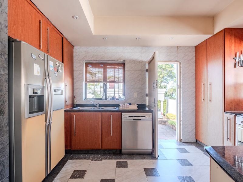 Spacious Family Home with Two Self Contained Cottages and Income Potential - Photo 7