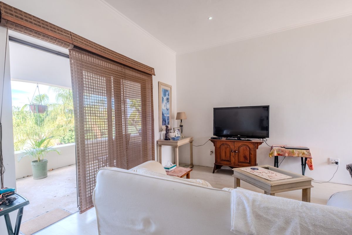 Spacious Family Home with Two Self Contained Cottages and Income Potential - Photo 5