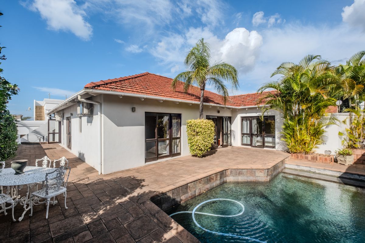 Spacious Family Home with Two Self Contained Cottages and Income Potential - Photo 3