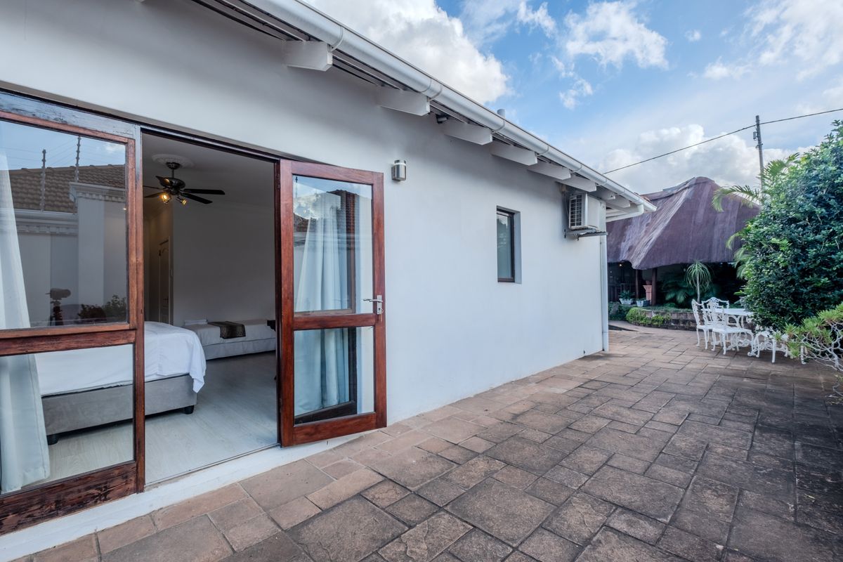 Spacious Family Home with Two Self Contained Cottages and Income Potential - Photo 2