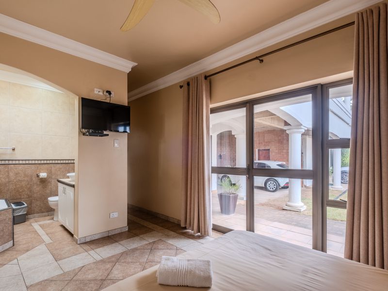 Spacious Family Home with Two Self Contained Cottages and Income Potential - Photo 10