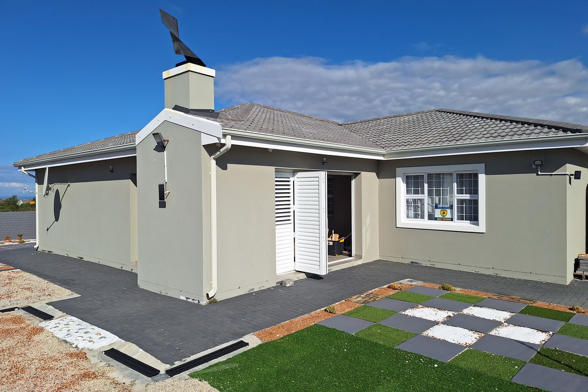 Elegantly Modern Home in Fountains Estate - Photo 3