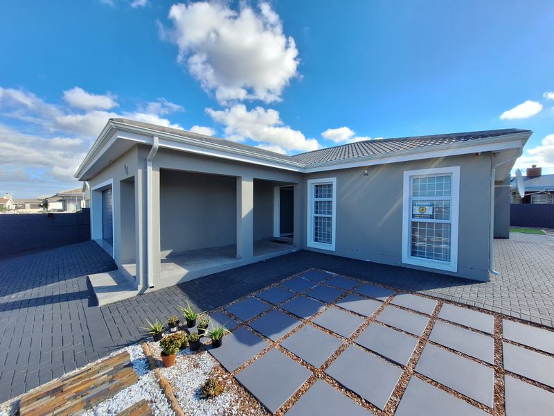 Elegantly Modern Home in Fountains Estate - Photo 1