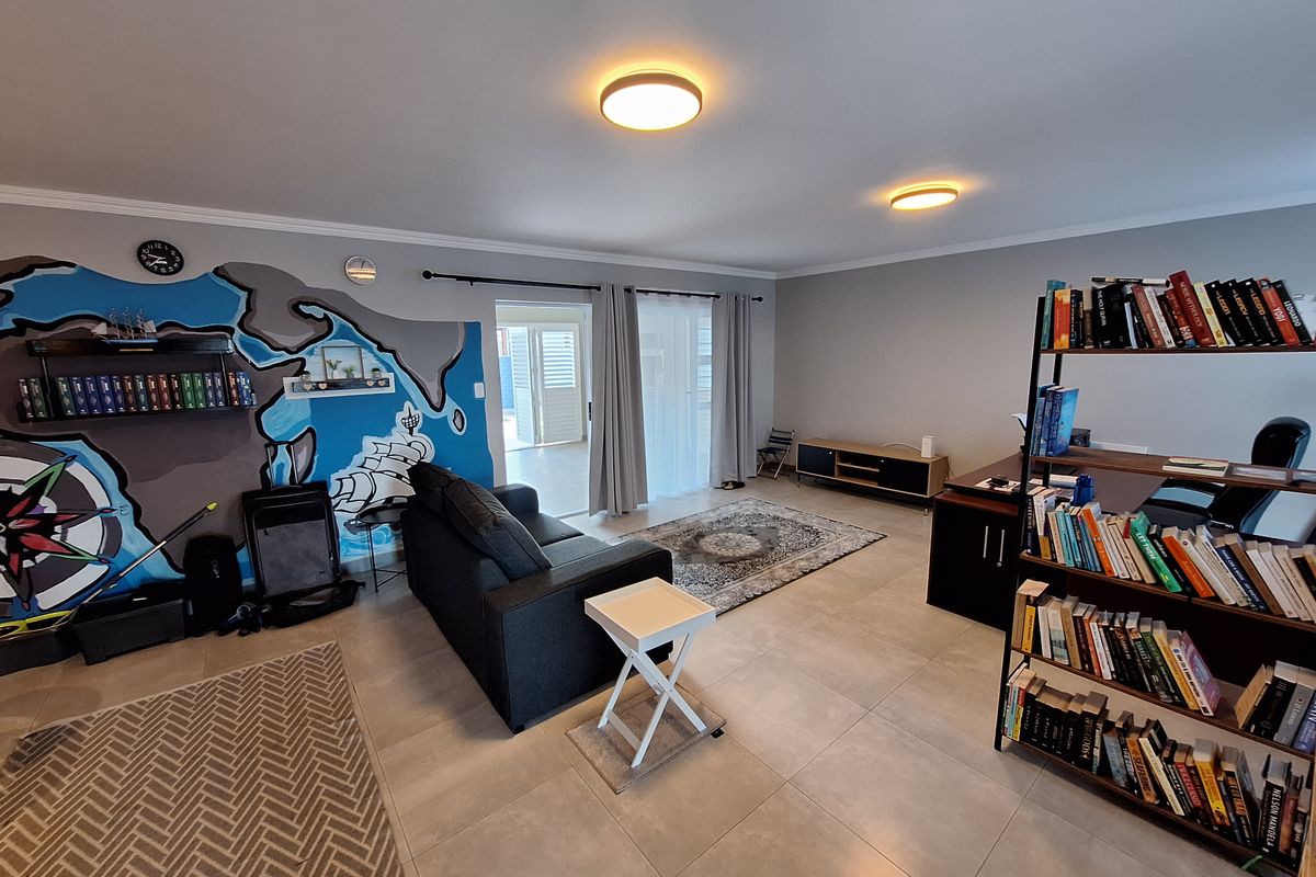 Elegantly Modern Home in Fountains Estate - Photo 5