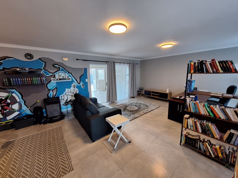 Elegantly Modern Home in Fountains Estate - Photo 5