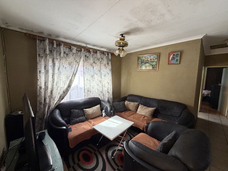 Charming 3-Bedroom Home in Elti Villas, Louis Trichardt - Photo 5