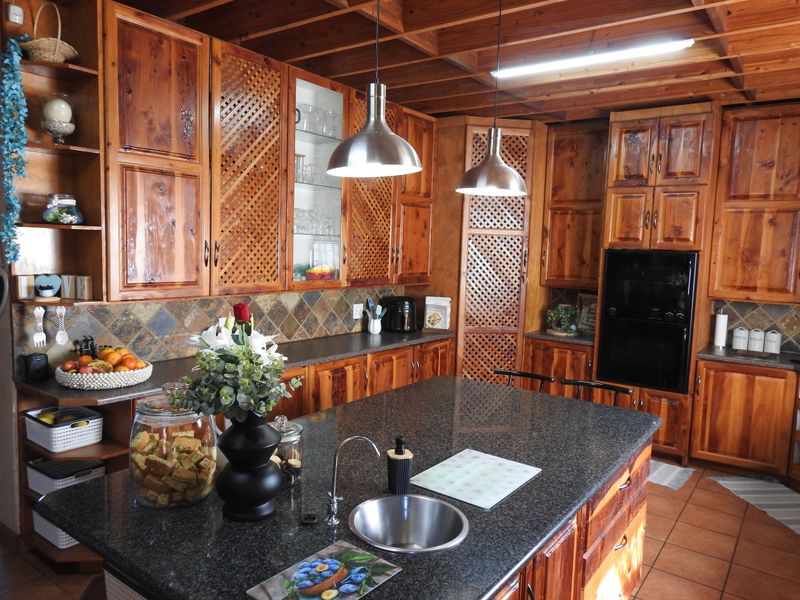 Exceptional 1-Hectare Smallholding with Spacious Family Home and Agricultural Facilities - Photo 7
