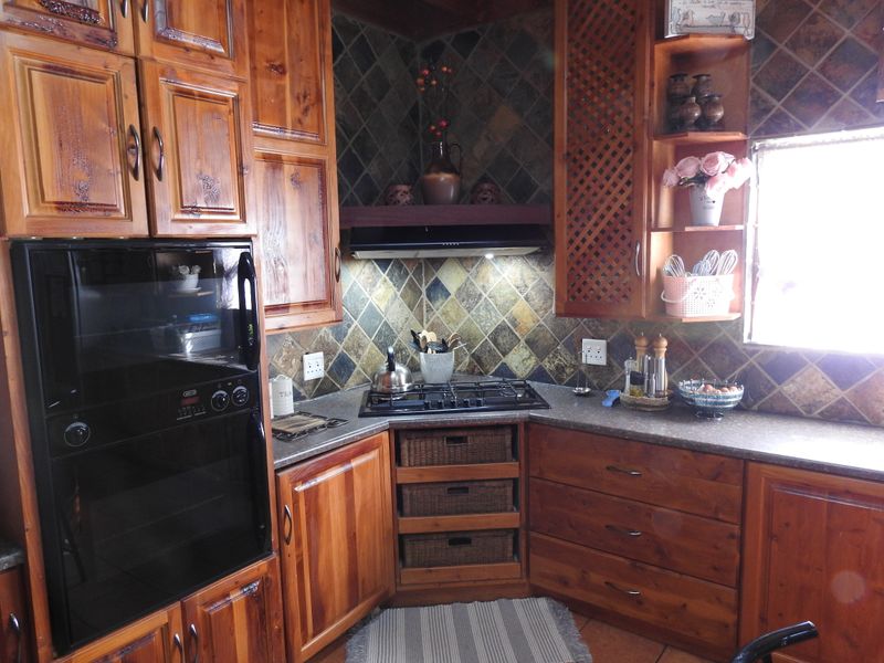 Exceptional 1-Hectare Smallholding with Spacious Family Home and Agricultural Facilities - Photo 9