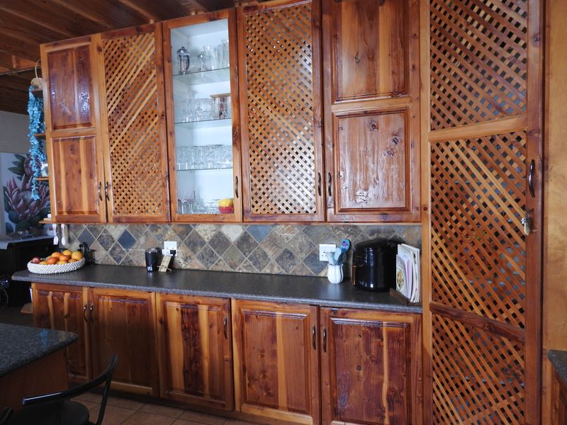 Exceptional 1-Hectare Smallholding with Spacious Family Home and Agricultural Facilities - Photo 8