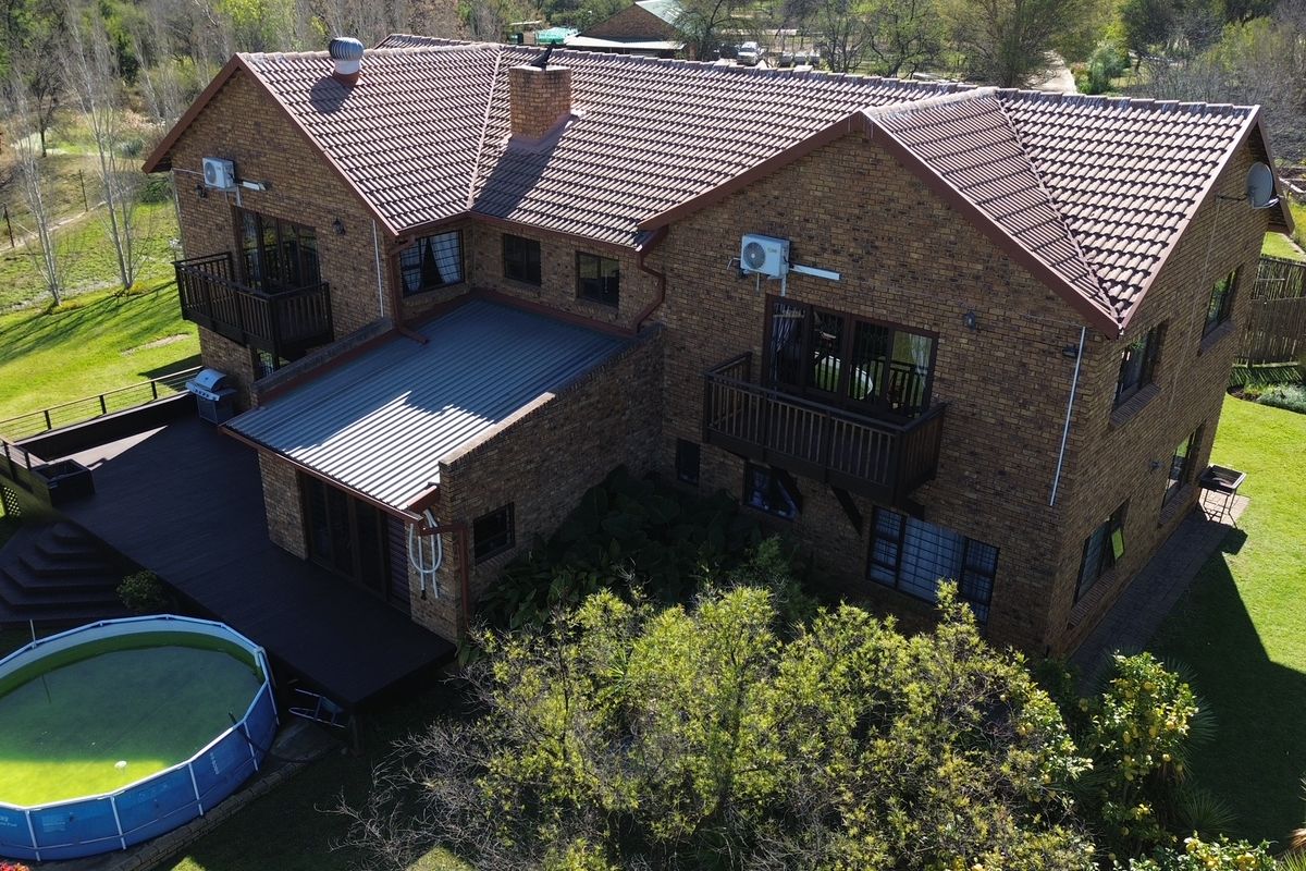 Exceptional 1-Hectare Smallholding with Spacious Family Home and Agricultural Facilities - Photo 5