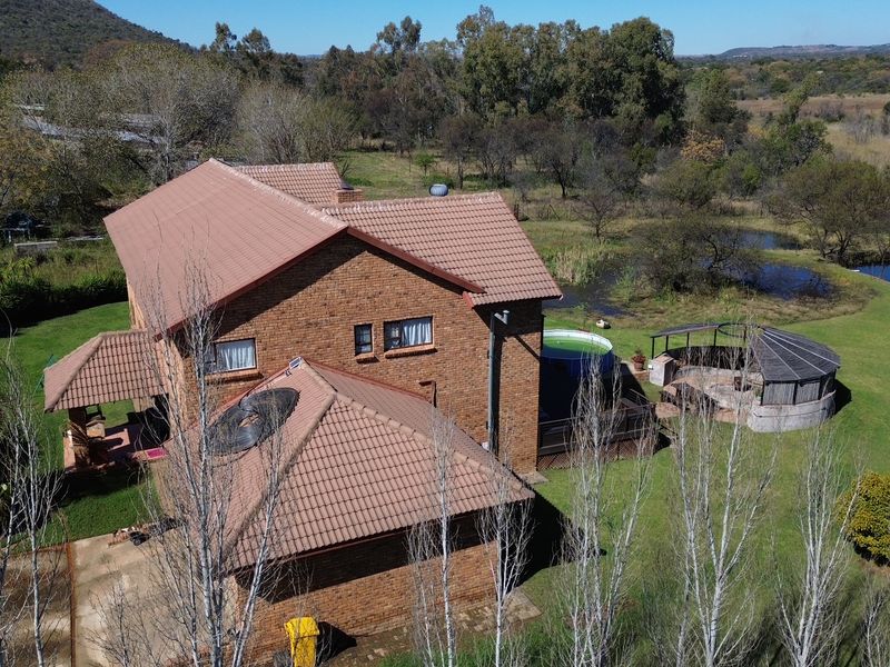 Exceptional 1-Hectare Smallholding with Spacious Family Home and Agricultural Facilities - Photo 2