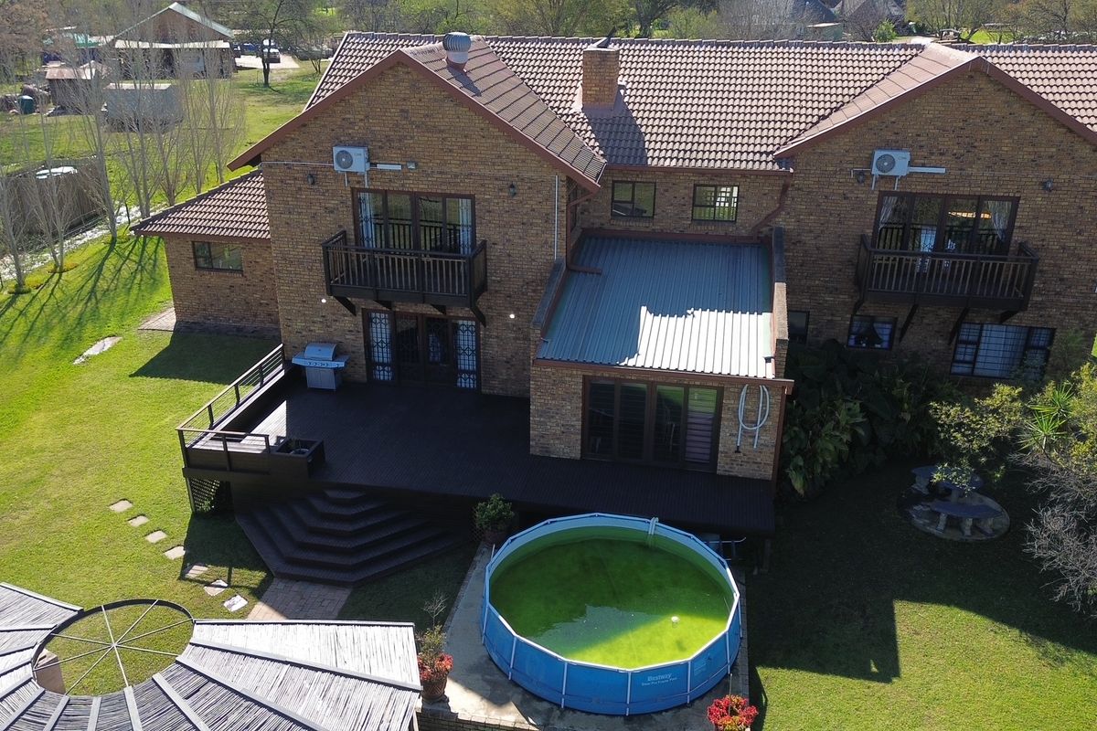 Exceptional 1-Hectare Smallholding with Spacious Family Home and Agricultural Facilities - Photo 4