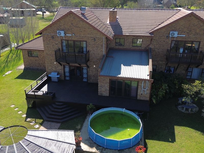 Exceptional 1-Hectare Smallholding with Spacious Family Home and Agricultural Facilities - Photo 4