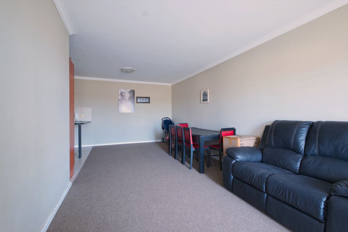 Neat and Spacious 3-Bedroom Apartment in a Quiet Family Area - Photo 4