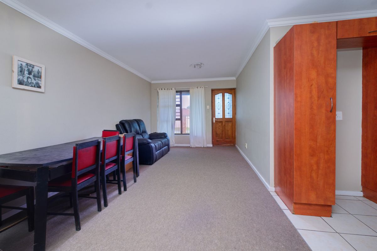 Neat and Spacious 3-Bedroom Apartment in a Quiet Family Area - Photo 5