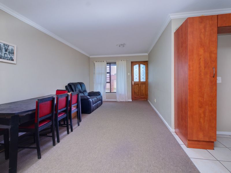 Neat and Spacious 3-Bedroom Apartment in a Quiet Family Area - Photo 5
