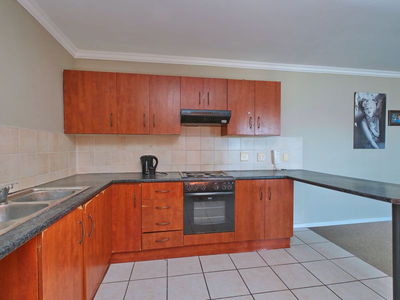 Neat and Spacious 3-Bedroom Apartment in a Quiet Family Area - Photo 8