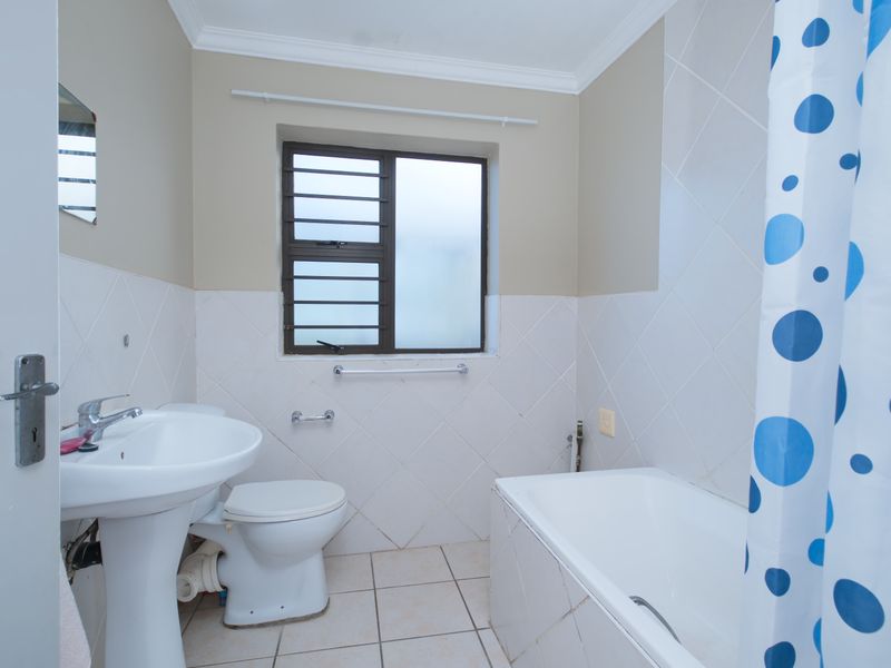 Neat and Spacious 3-Bedroom Apartment in a Quiet Family Area - Photo 7