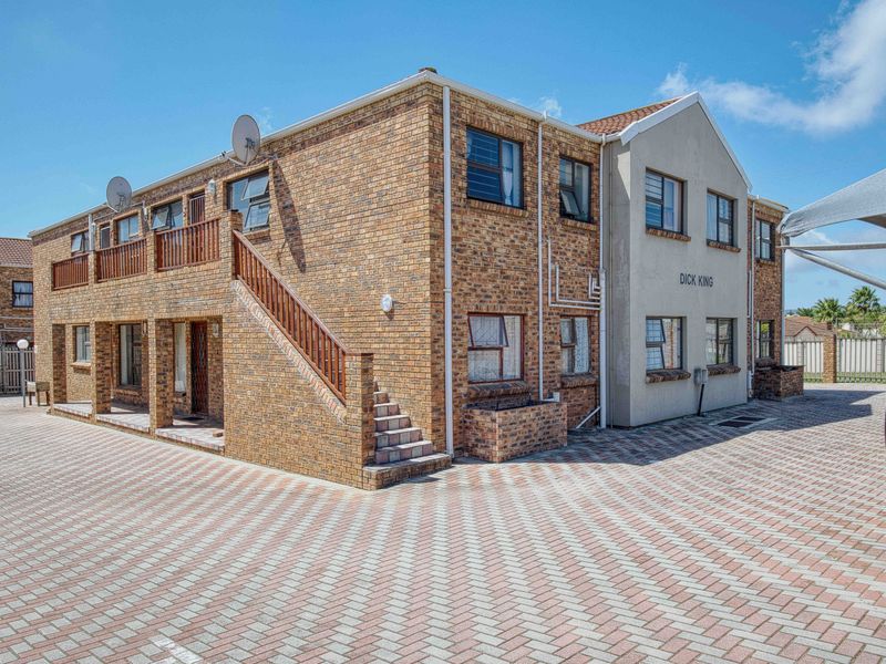 Neat and Spacious 3-Bedroom Apartment in a Quiet Family Area - Photo 2
