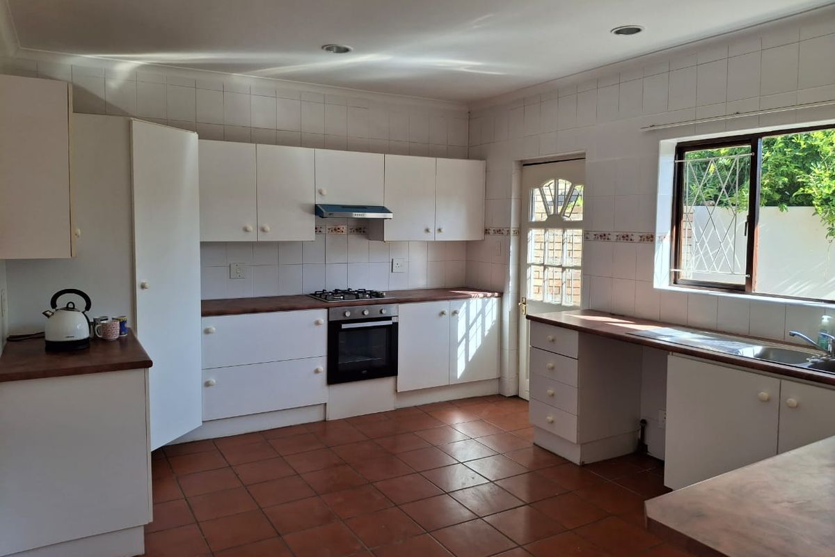 Townhouse Rental Monthly In Gqeberha - Photo 2