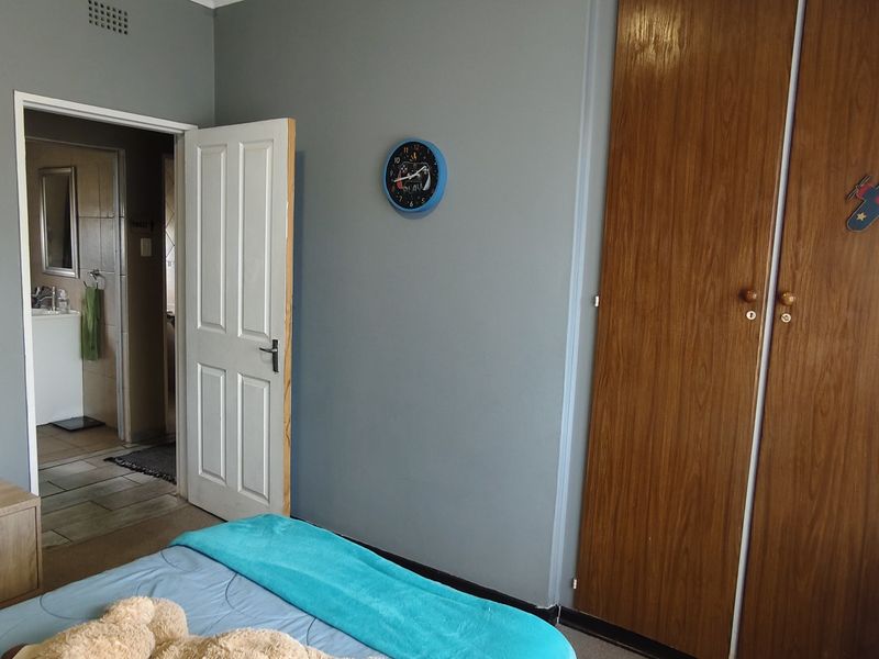 Beautiful Family Home - Photo 6