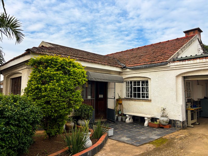Neat Family Home with Flatlet, Workshop & Exceptional Versatility - Photo 3