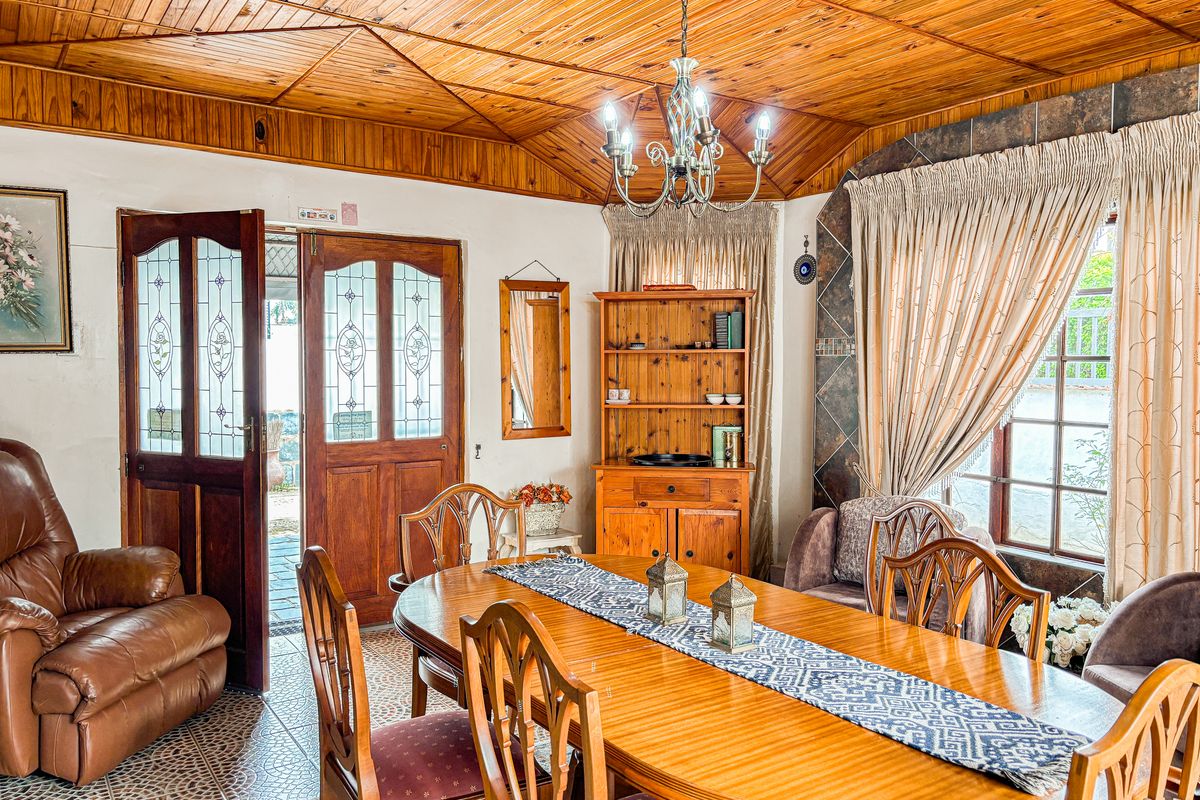 Neat Family Home with Flatlet, Workshop & Exceptional Versatility - Photo 5