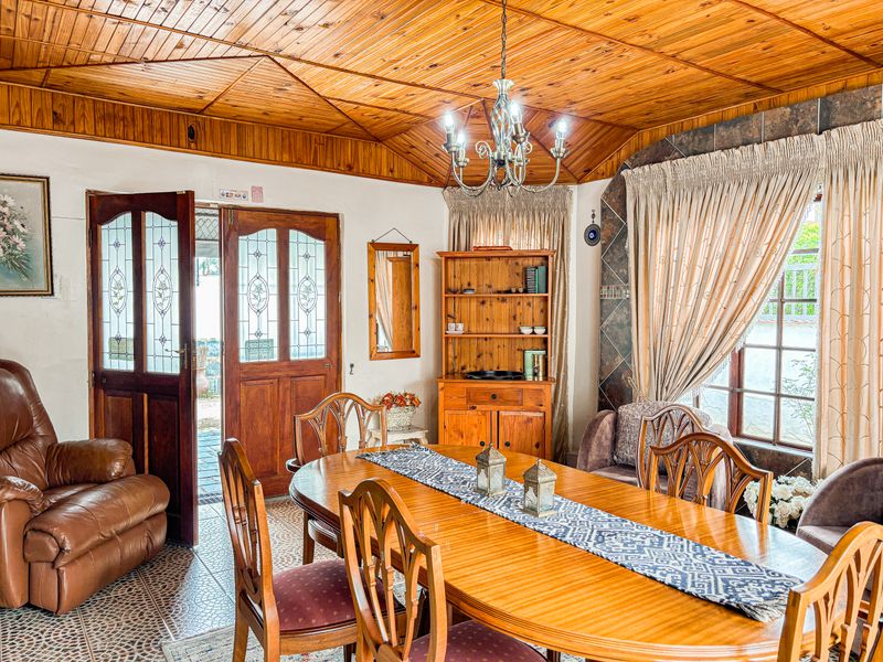 Neat Family Home with Flatlet, Workshop & Exceptional Versatility - Photo 5