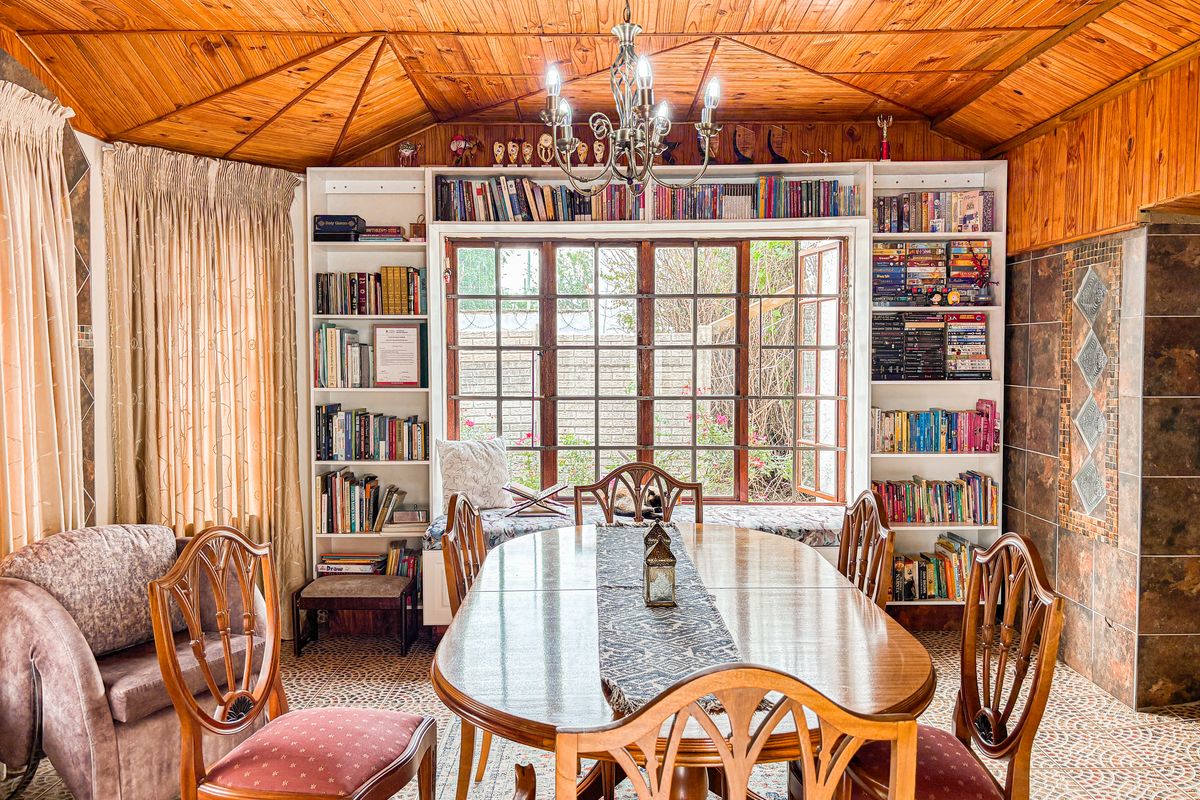 Neat Family Home with Flatlet, Workshop & Exceptional Versatility - Photo 4