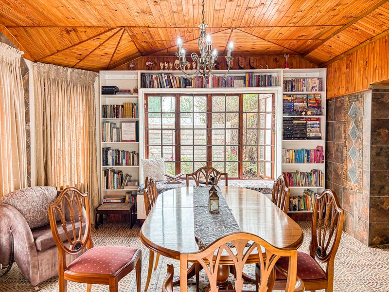 Neat Family Home with Flatlet, Workshop & Exceptional Versatility - Photo 4