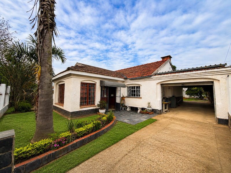 Neat Family Home with Flatlet, Workshop & Exceptional Versatility - Photo 2