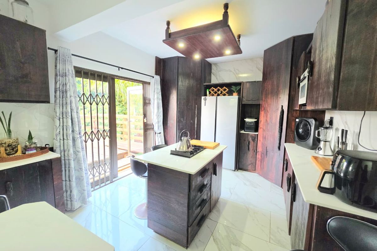 Modern 3-Bedroom Duplex – Move-In Ready! - Photo 2