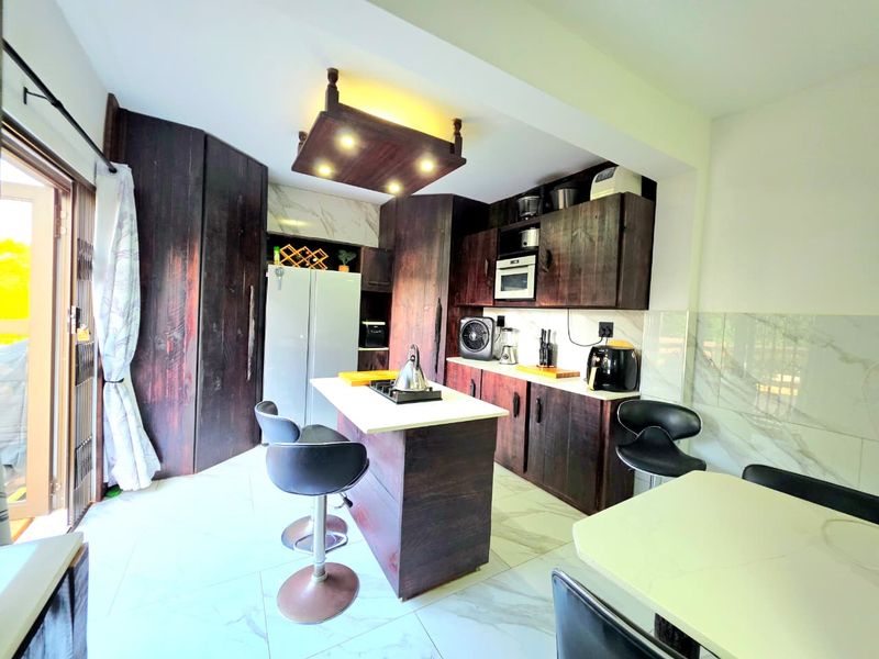 Modern 3-Bedroom Duplex – Move-In Ready! - Photo 3