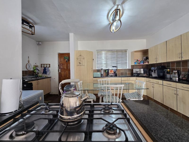 WOW - What a GEM !!! MODERN ESTATE LIVING WITH SPACE, PRIVACY & SELF-SUFFICIENCY!!! - Photo 10