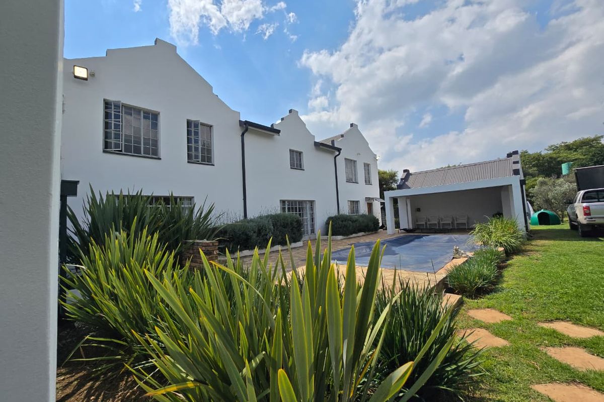 WOW - What a GEM !!! MODERN ESTATE LIVING WITH SPACE, PRIVACY & SELF-SUFFICIENCY!!! - Photo 4