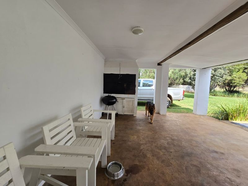 WOW - What a GEM !!! MODERN ESTATE LIVING WITH SPACE, PRIVACY & SELF-SUFFICIENCY!!! - Photo 1