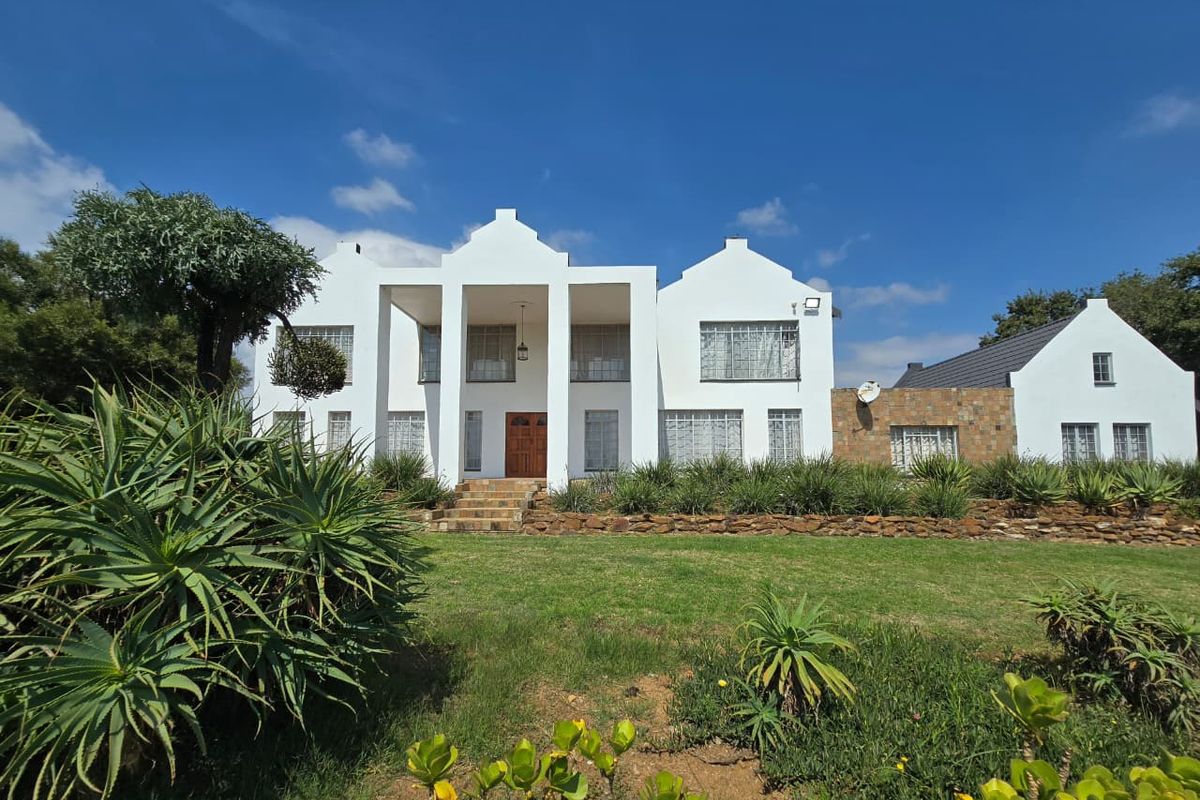 WOW - What a GEM !!! MODERN ESTATE LIVING WITH SPACE, PRIVACY & SELF-SUFFICIENCY!!! - Photo 3