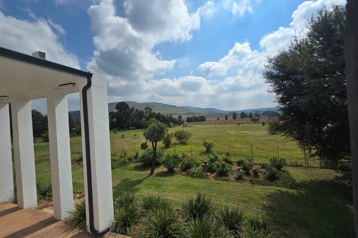 WOW - What a GEM !!! MODERN ESTATE LIVING WITH SPACE, PRIVACY & SELF-SUFFICIENCY!!! - Photo 2