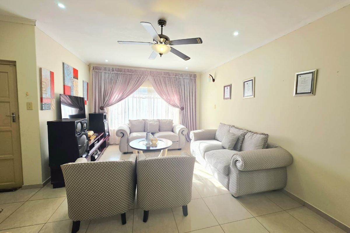Spacious Family Home with Bachelor Flat, Pool & Excellent Security - Photo 5
