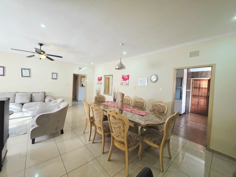 Spacious Family Home with Bachelor Flat, Pool & Excellent Security - Photo 7
