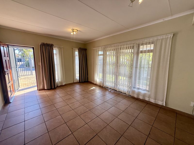 Spacious 3 Bedroom Rental Home in the Heart of Montana - Photo 3