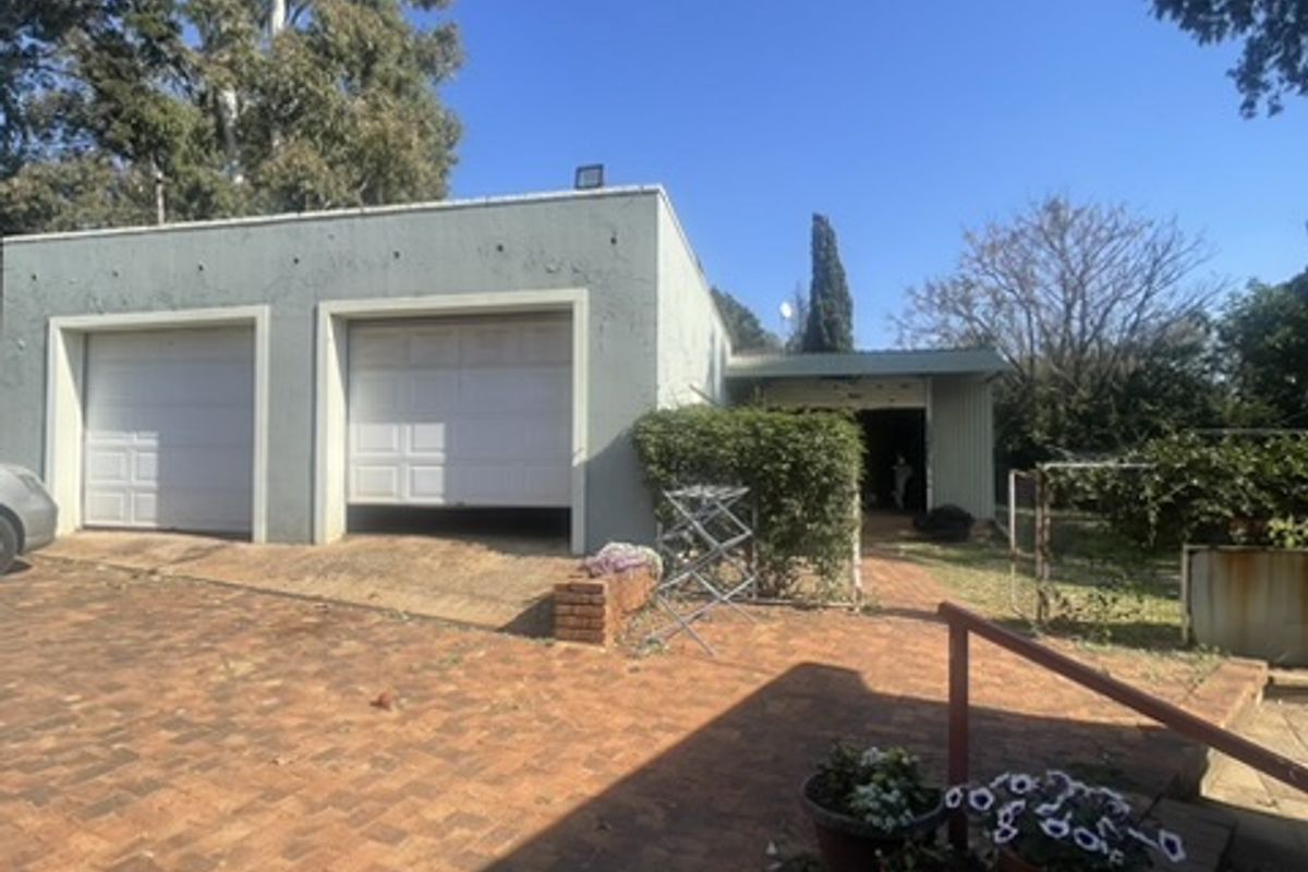 Corner Stand - Main House - Cottage - Granny Flat - Fruit Trees!!!! - Photo 3