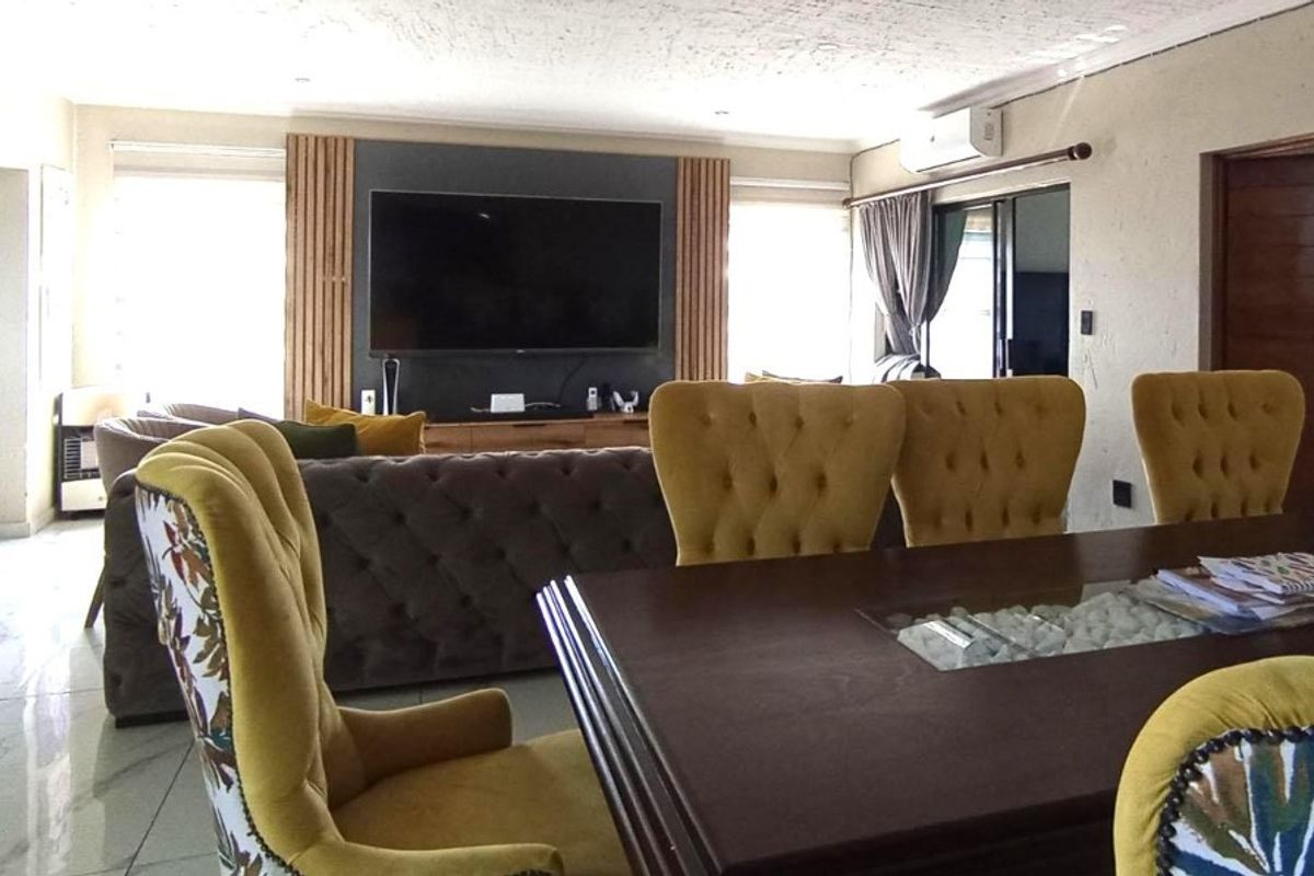Luxurious, Loadshedding-Free Living in the Heart of Midrand! - Photo 4