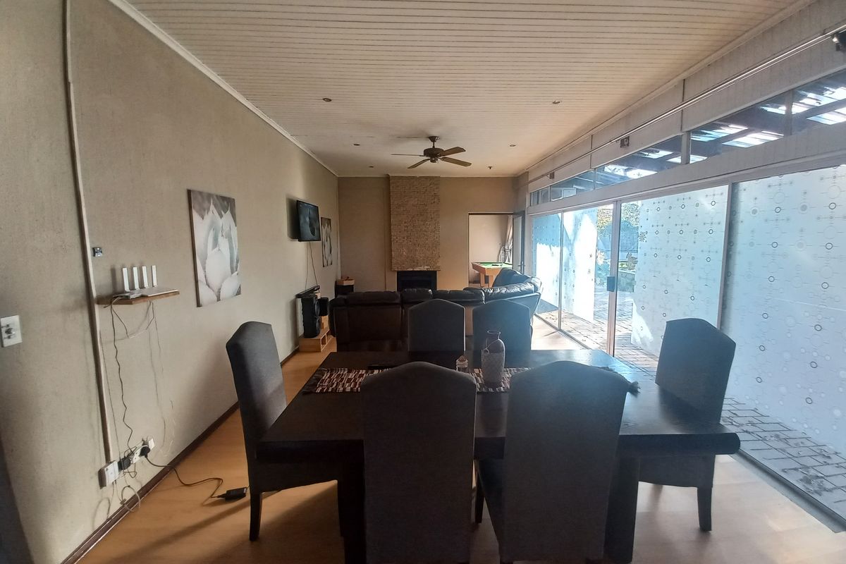 Spacious family home with income generating cottages in Lombardy East - Photo 3